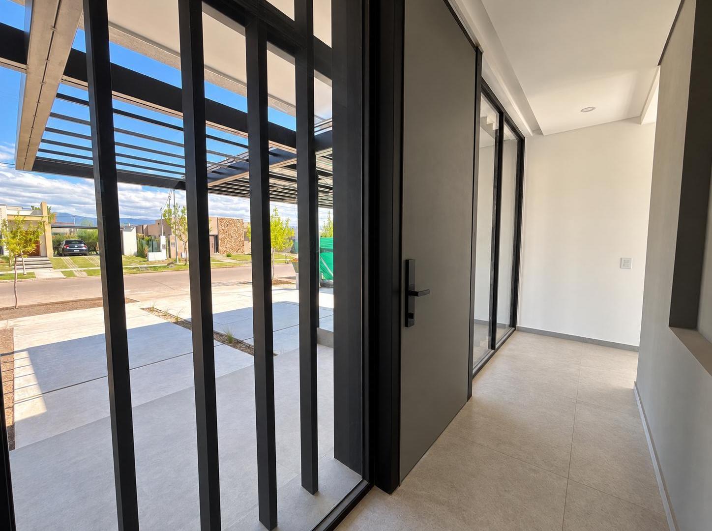 Foto de Casa en venta en Barrio Privado en Lujan de Cuyo, imagen 3