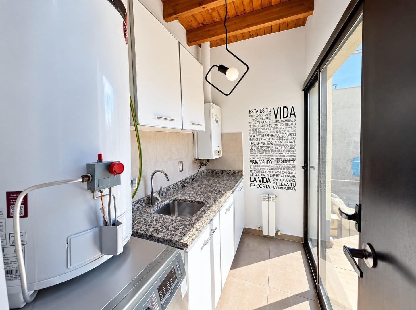 Foto de Espectacular Casa en Venta en Barrio Terruños de Araoz I, cochera, imagen 4