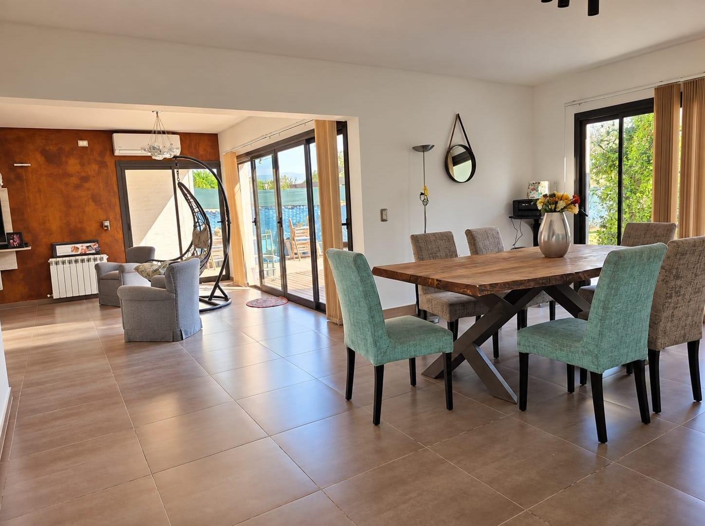 Foto de Espectacular Casa en Venta en Barrio Terruños de Araoz I, cochera, imagen 2