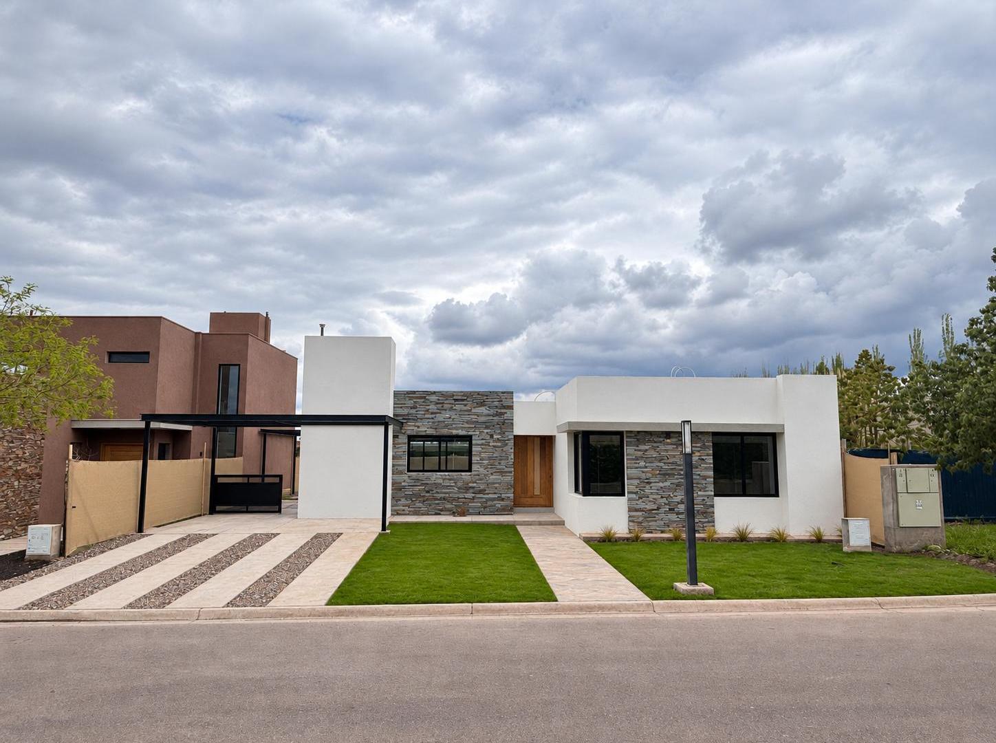 Foto de Casa en venta en Barrio Privado en Maipu, imagen 1
