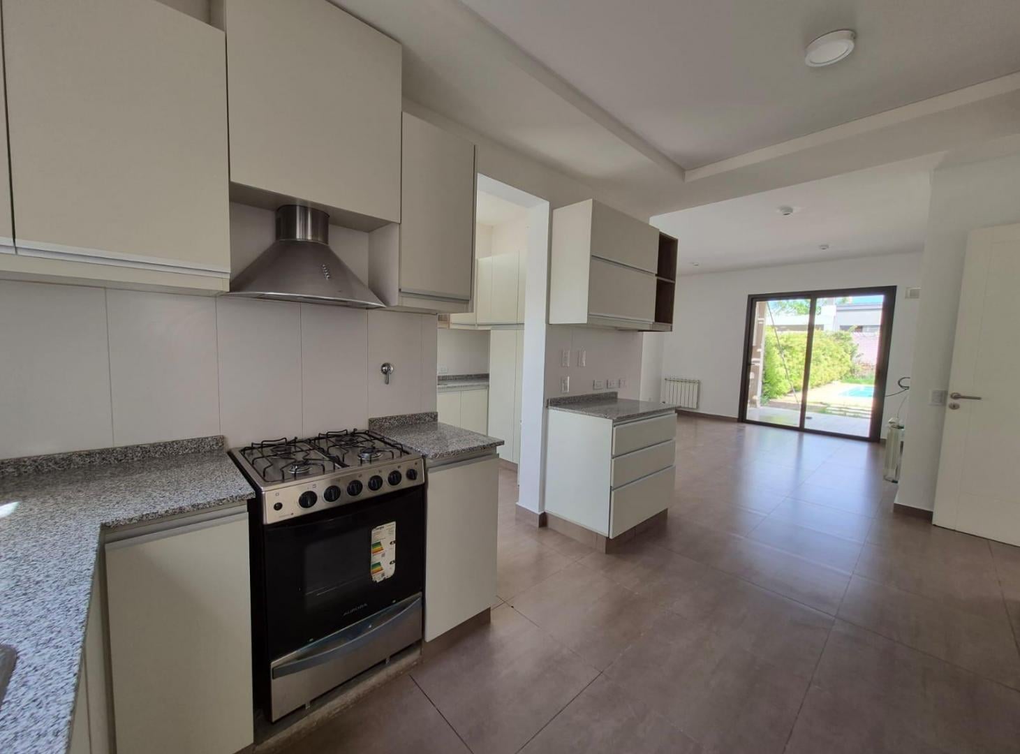 Foto de Espectacular Casa en el Barrio Rincón de Aráoz - 4 Dormitorios, imagen 3