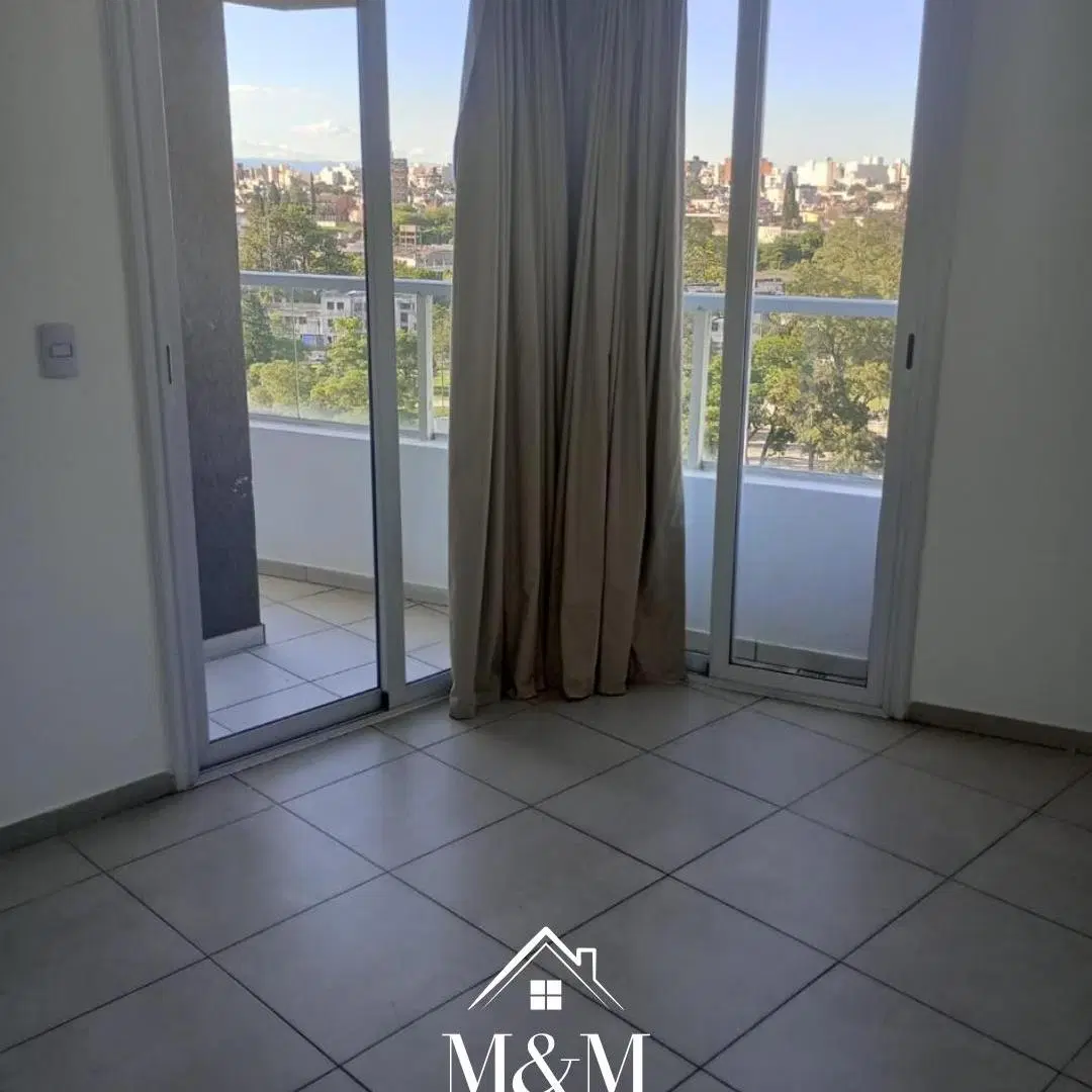 EXCELENTE SEMIPISO EN ALQUILER B° CENTRO 3DORM.C/BALCON 4