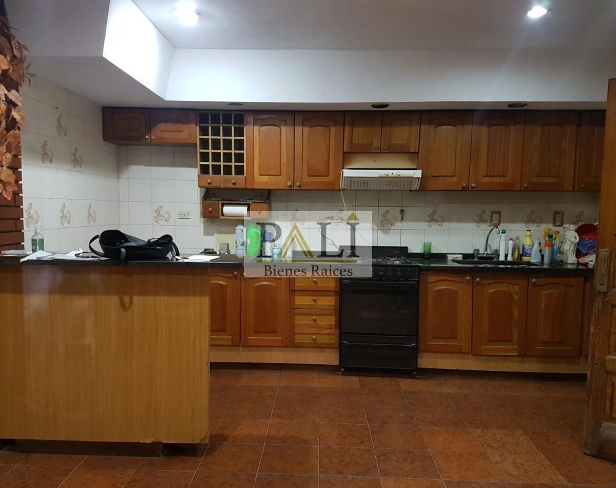 Oportunidad Se Vende Amplia Casa con Dos Locales en Sourigues 3