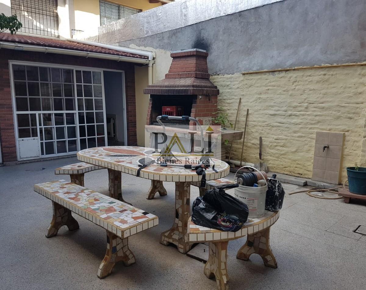Oportunidad Se Vende Amplia Casa con Dos Locales en Sourigues 1