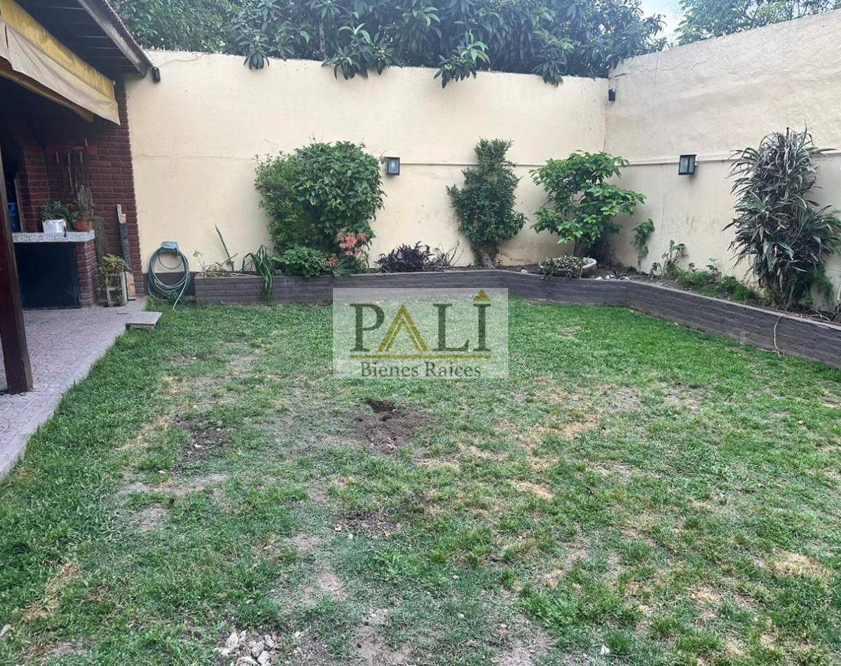 Se Vende Excelente Casa de 5 Ambientes en Florencio Varela - Apta Credito Hipotecario 5