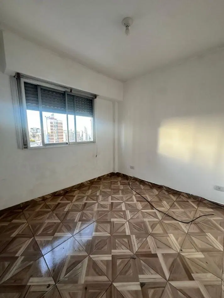 SE ALQUILA DEPARTAMENTO 2 AMBIENTES EN QUILMES CENTRO 5