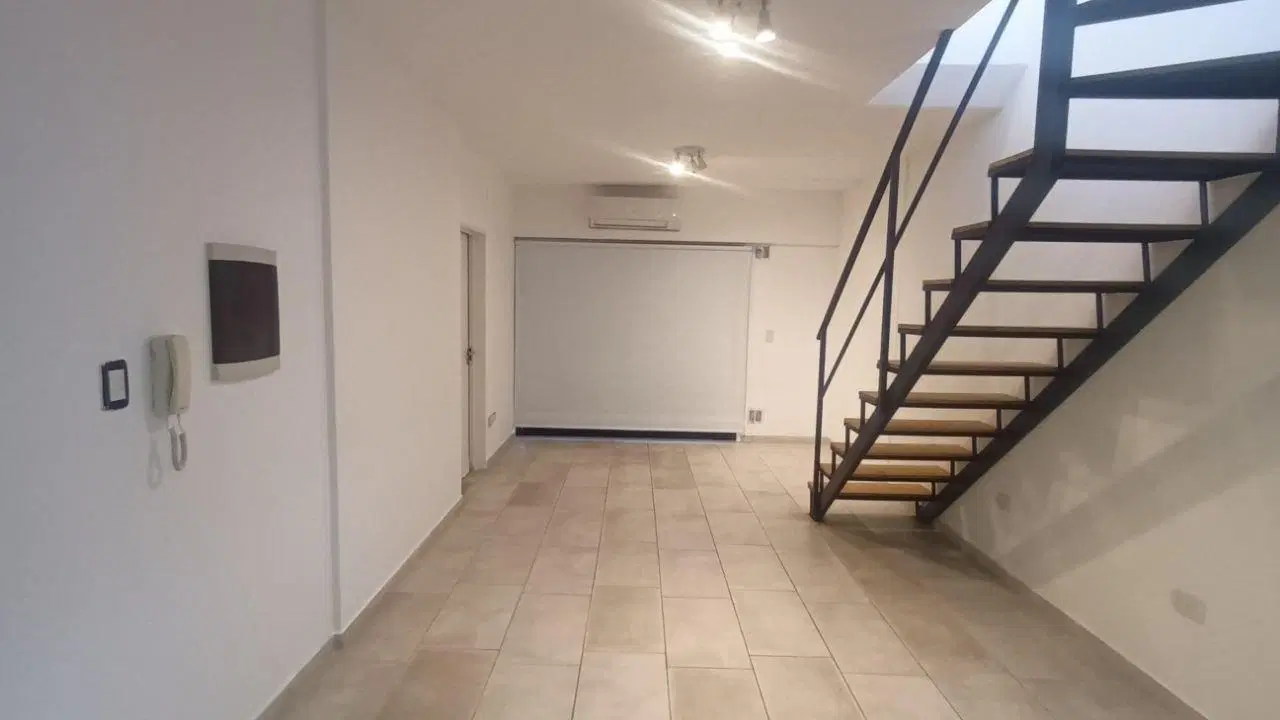 ¡Hermoso departamento de 2 ambientes en dúplex, listo para mudarse! 3