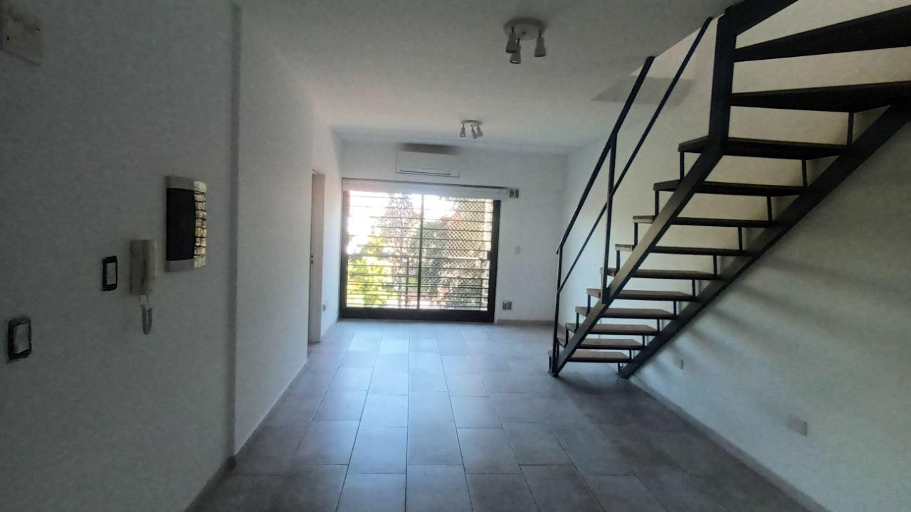 Foto de ¡Hermoso departamento de 2 ambientes en dúplex, listo para mudarse!, imagen 1