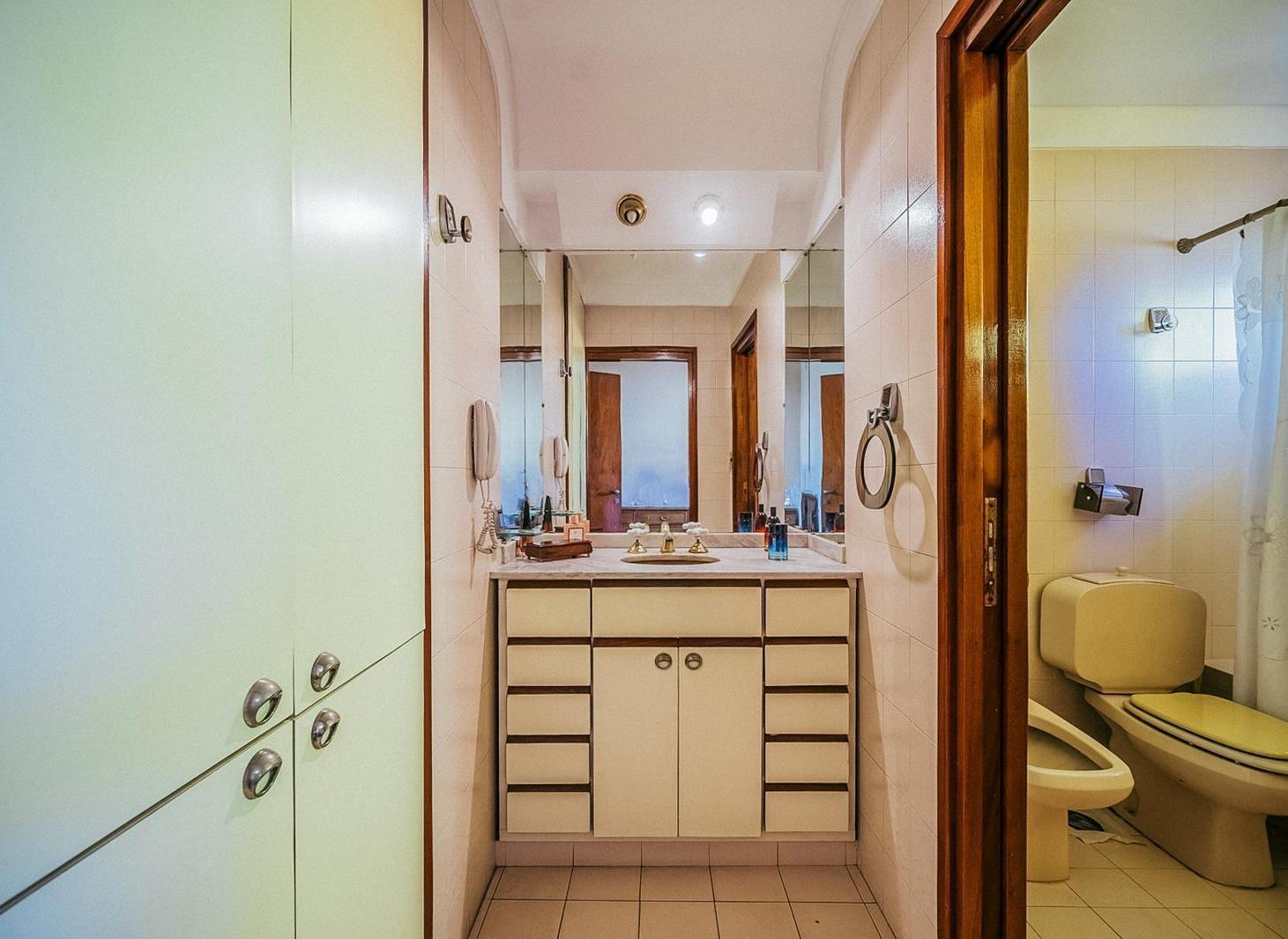 Foto de Casa en Lanus Oeste Centro en venta 4 ambientes, cochera y quincho APTA, imagen 5