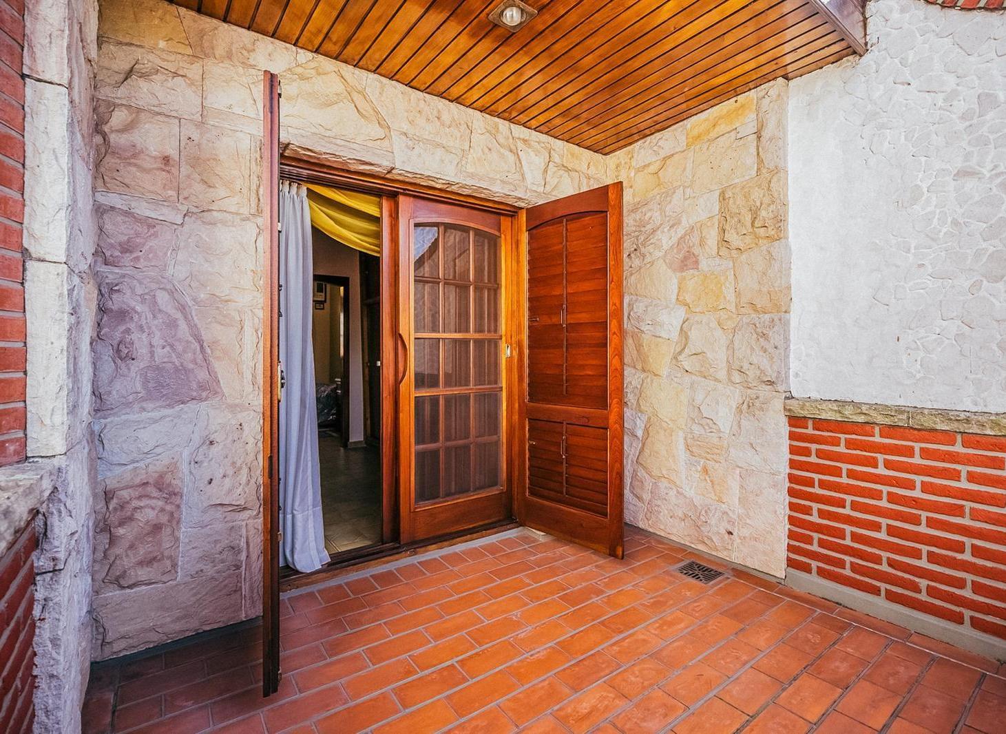 Foto de Casa en Lanus Oeste Centro en venta 4 ambientes, cochera y quincho APTA, imagen 4