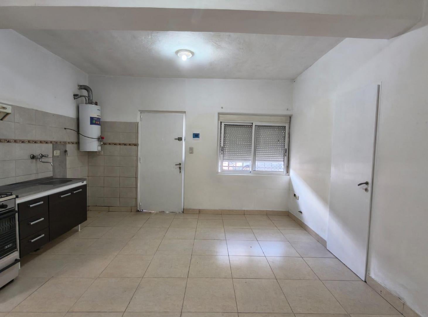 Foto de ALQUILER PH AL FRENTE SIN EXPENSAS | OPORTUNIDAD EN SÁENZ PEÑA, imagen 1