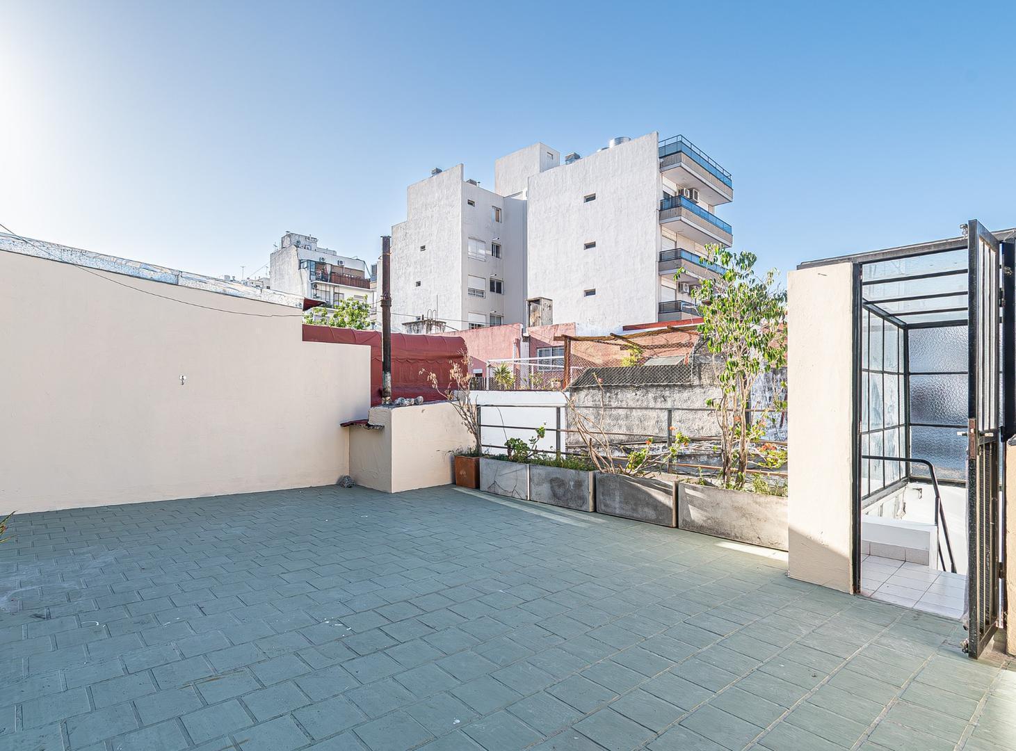 Venta. PH. 3 Ambientes. Terraza propia. Billinghurst y Perón