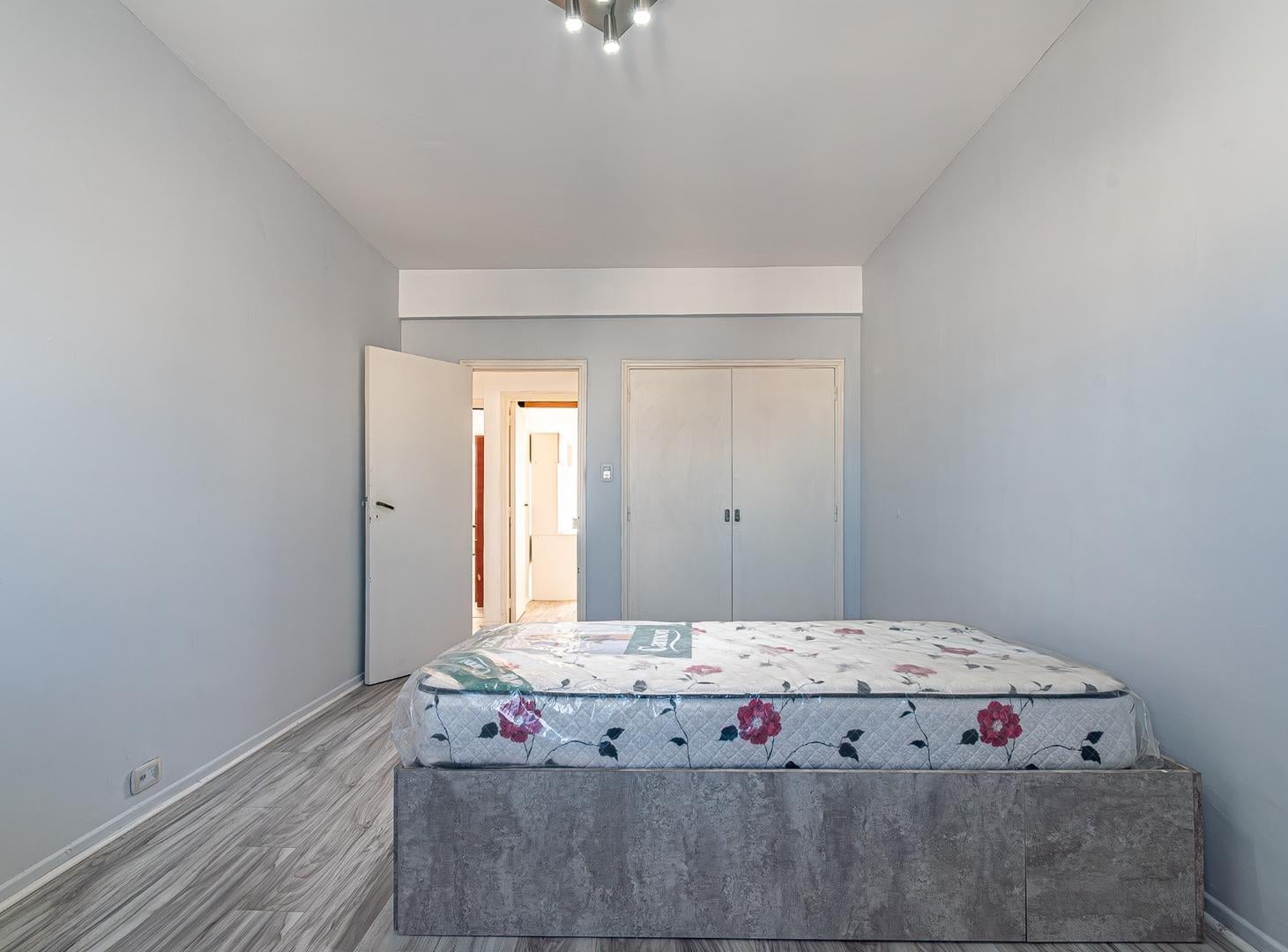 Venta. Departamento. 3 Ambientes. Chacabuco 651. Monserrat.