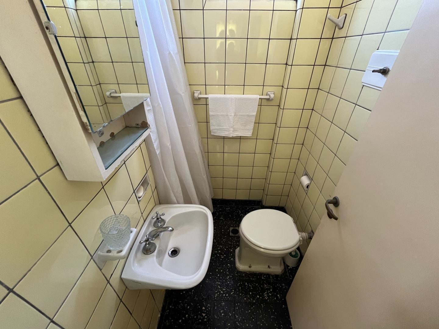 Foto de Venta. 5 Ambientes. Balcón terraza. Talcahuano 900., imagen 3