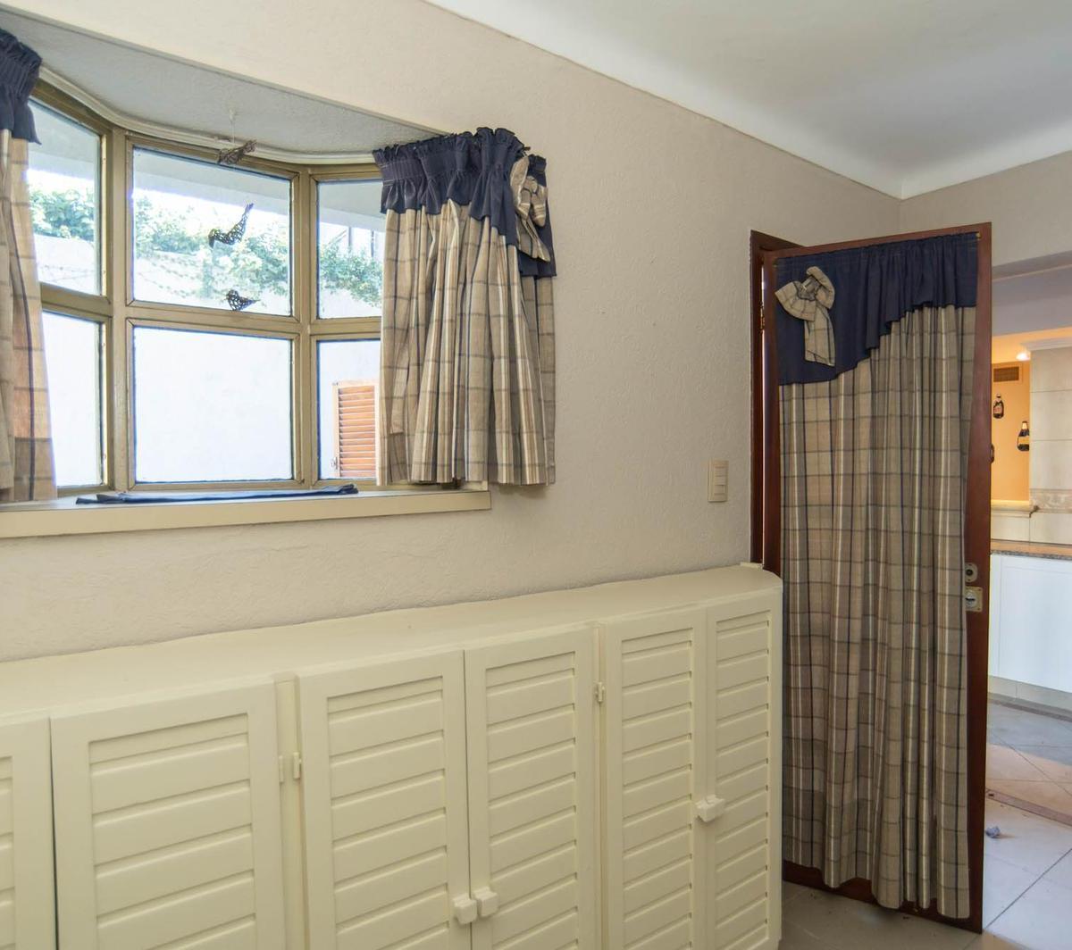Casa de 4 Dorm. en Venta en La Plata 5