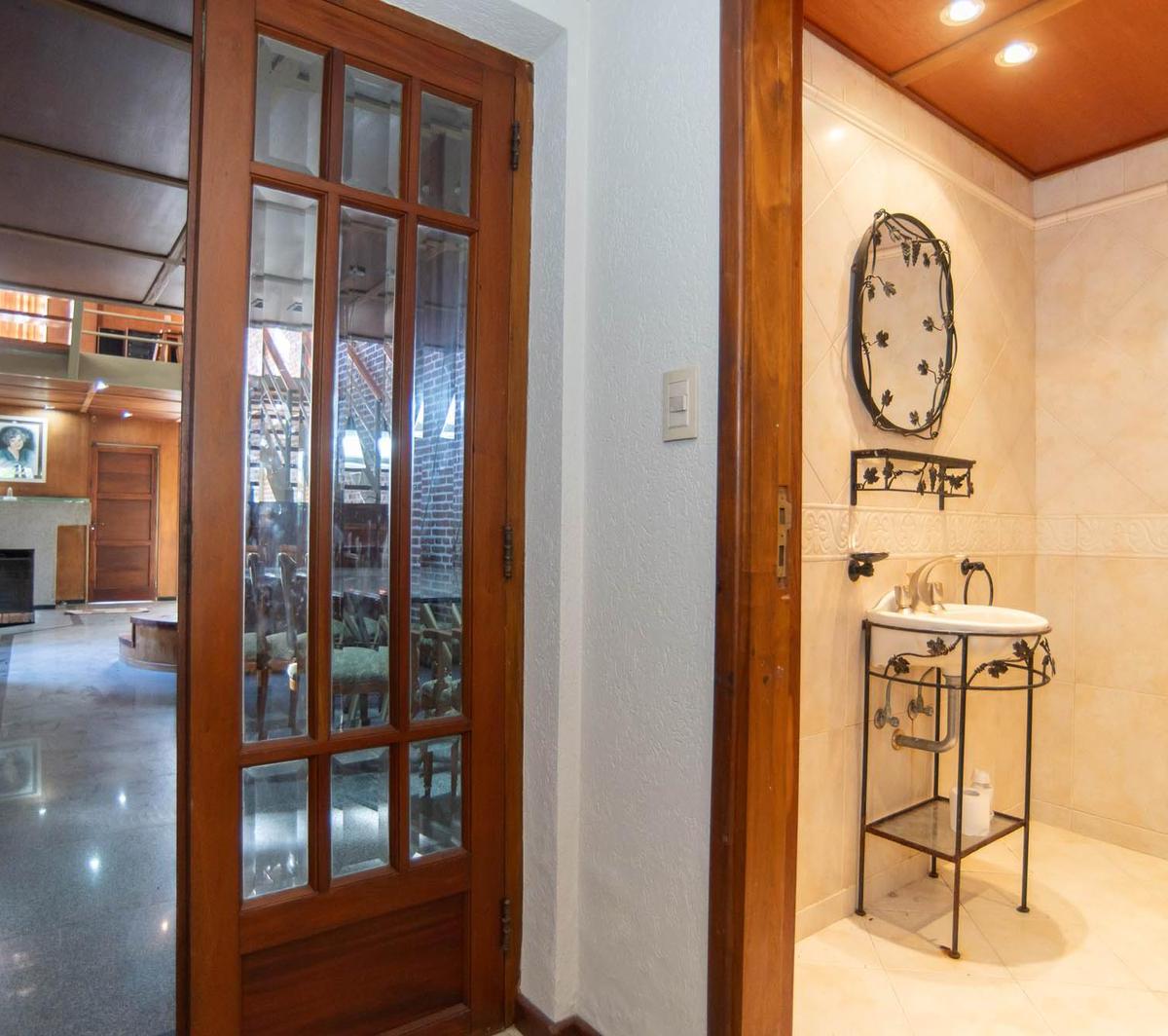 Casa de 4 Dorm. en Venta en La Plata 2