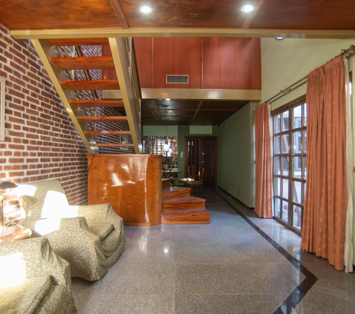 Casa de 4 Dorm. en Venta en La Plata 3