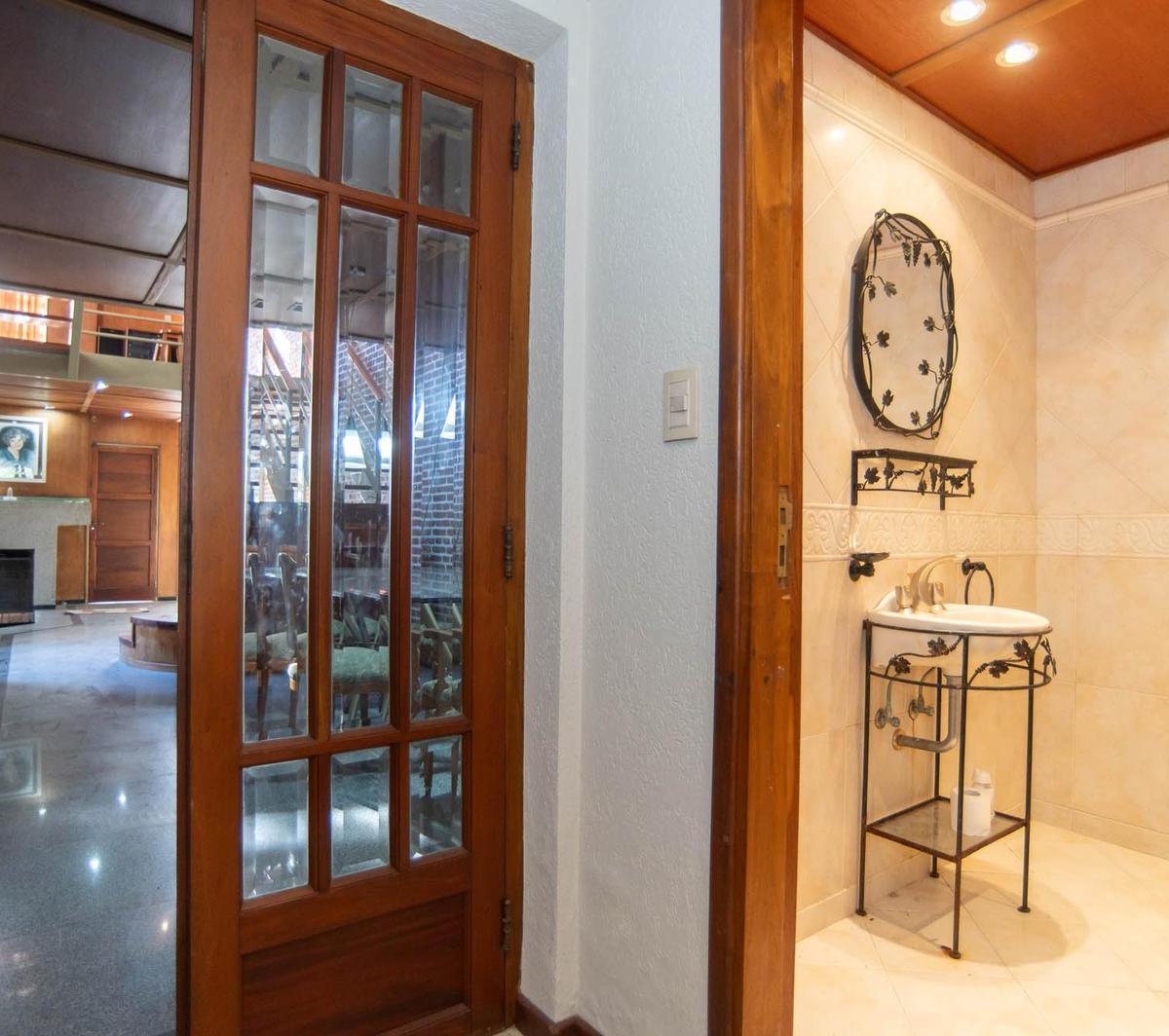 Foto de Casa de 4 dormitorios en venta en La Plata, imagen 2