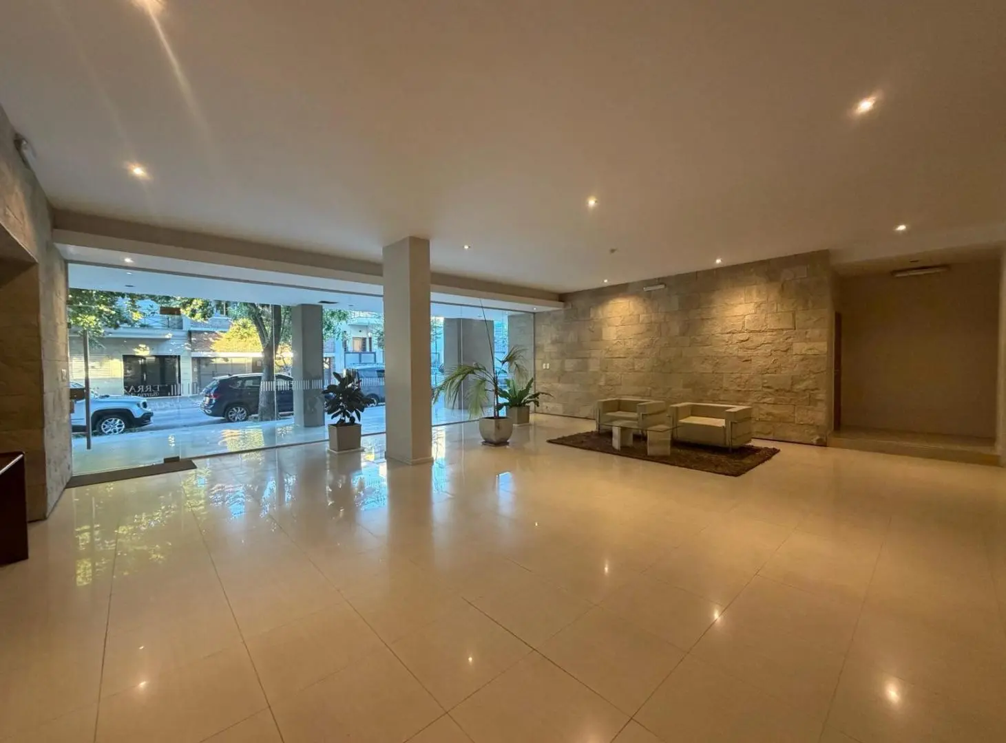 Departamento de categoría de 3 dormitorios en venta en Zona Norte 3