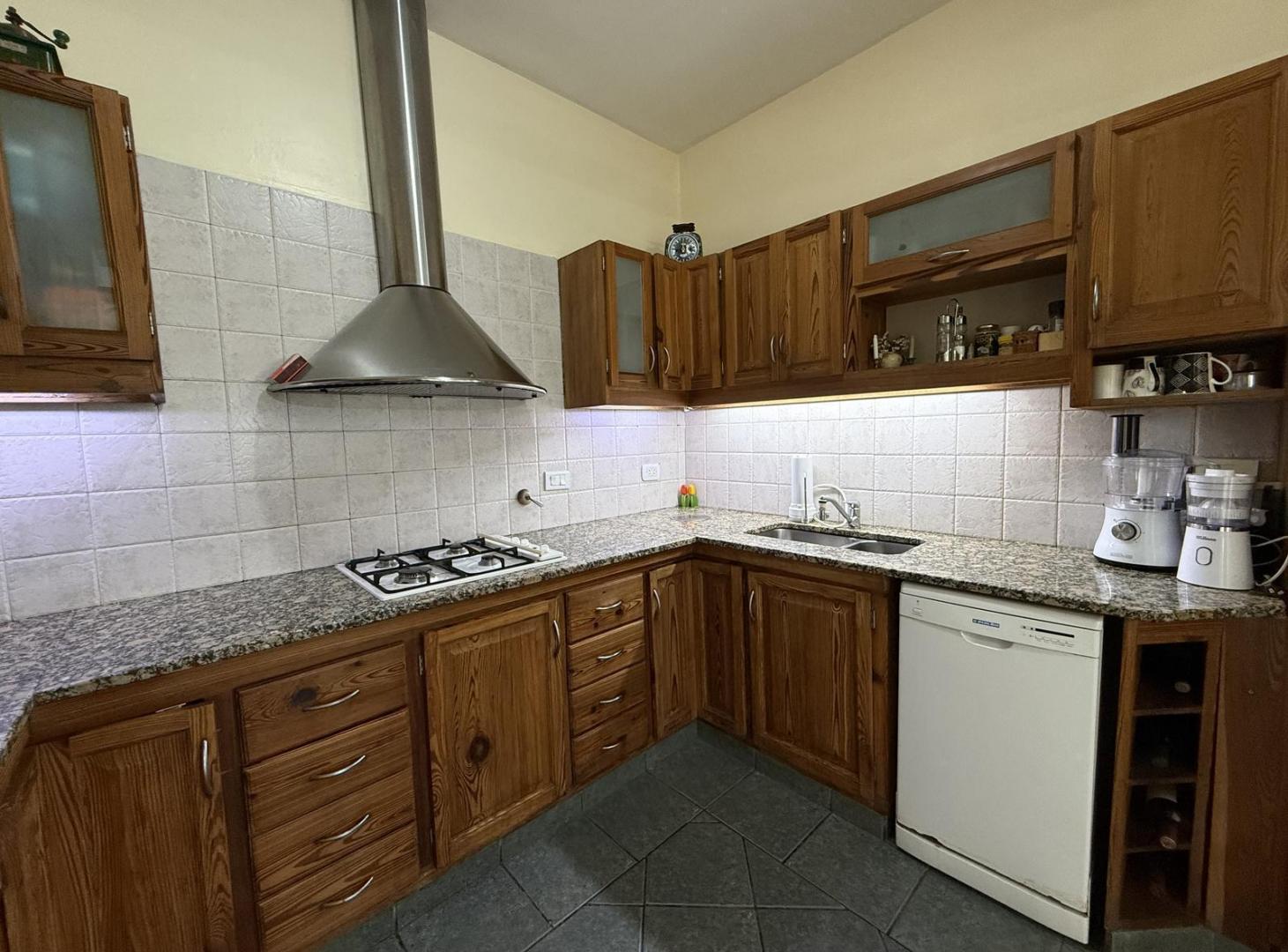 Foto de Casa en venta de 3 dormitorios en La Plata, imagen 2