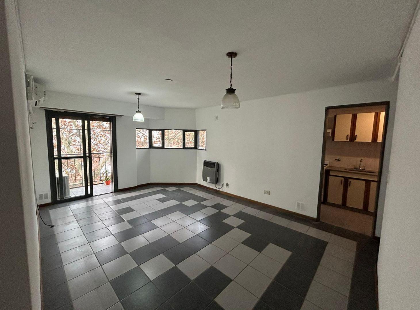 Foto de Departamento de 2 dormitorios y cochera en venta en La Plata., imagen 3