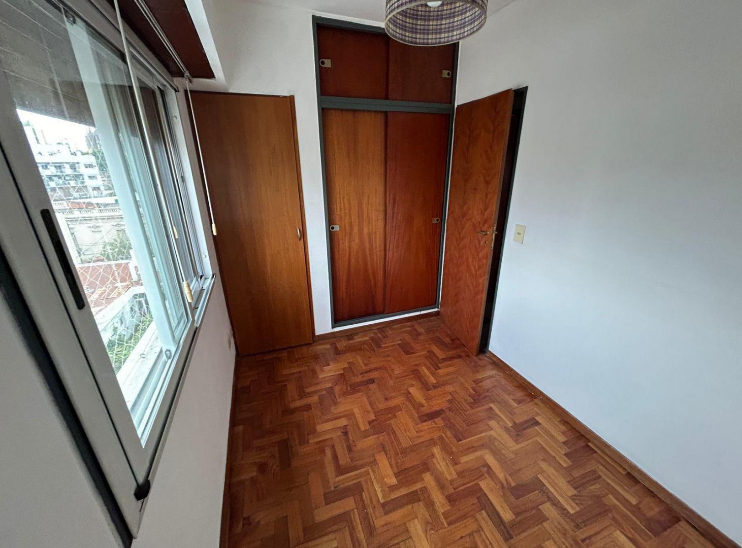 Foto de Departamento de 2 dormitorios y cochera en venta en La Plata., imagen 2