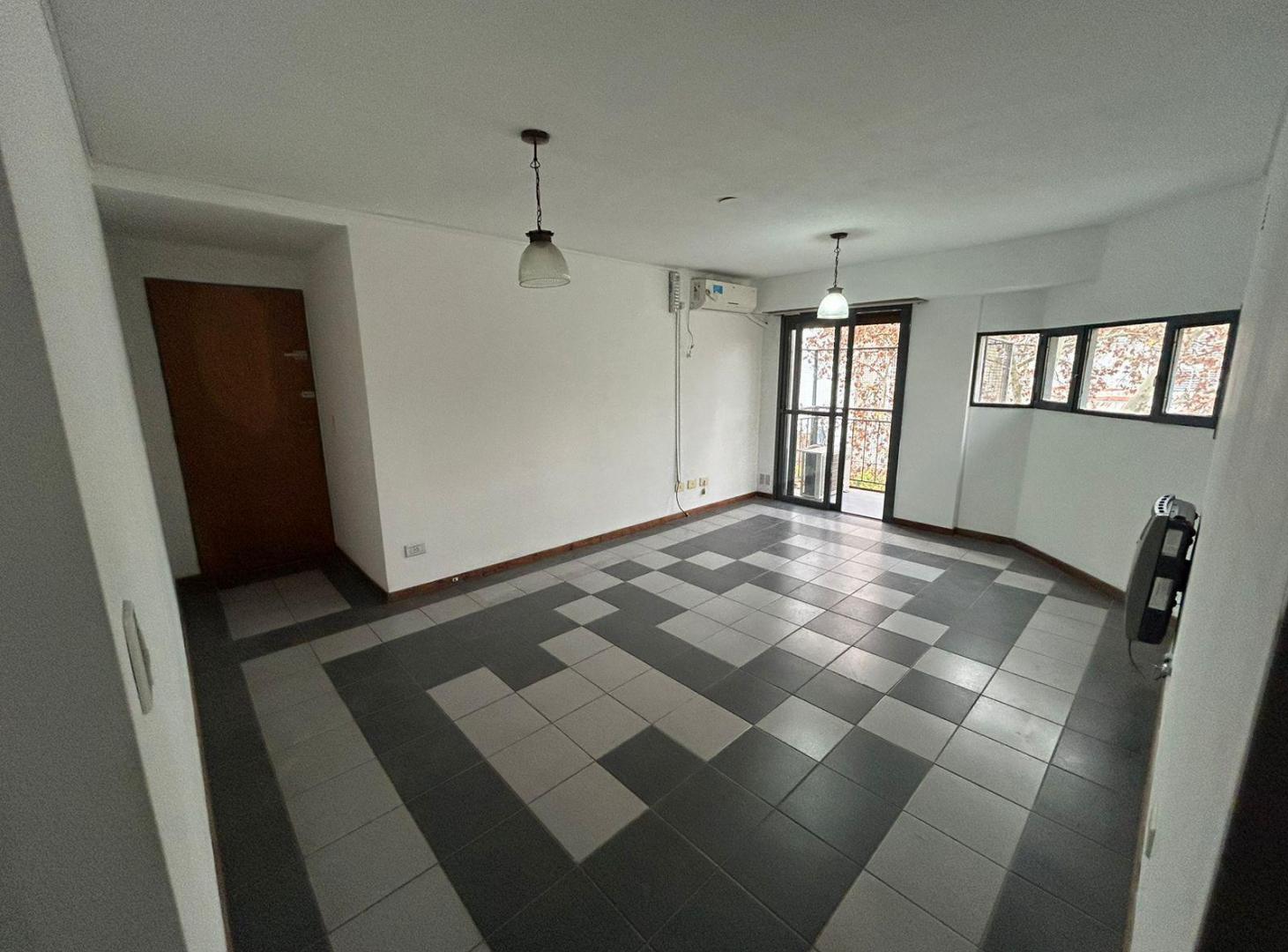 Foto de Departamento de 2 dormitorios y cochera en venta en La Plata., imagen 5