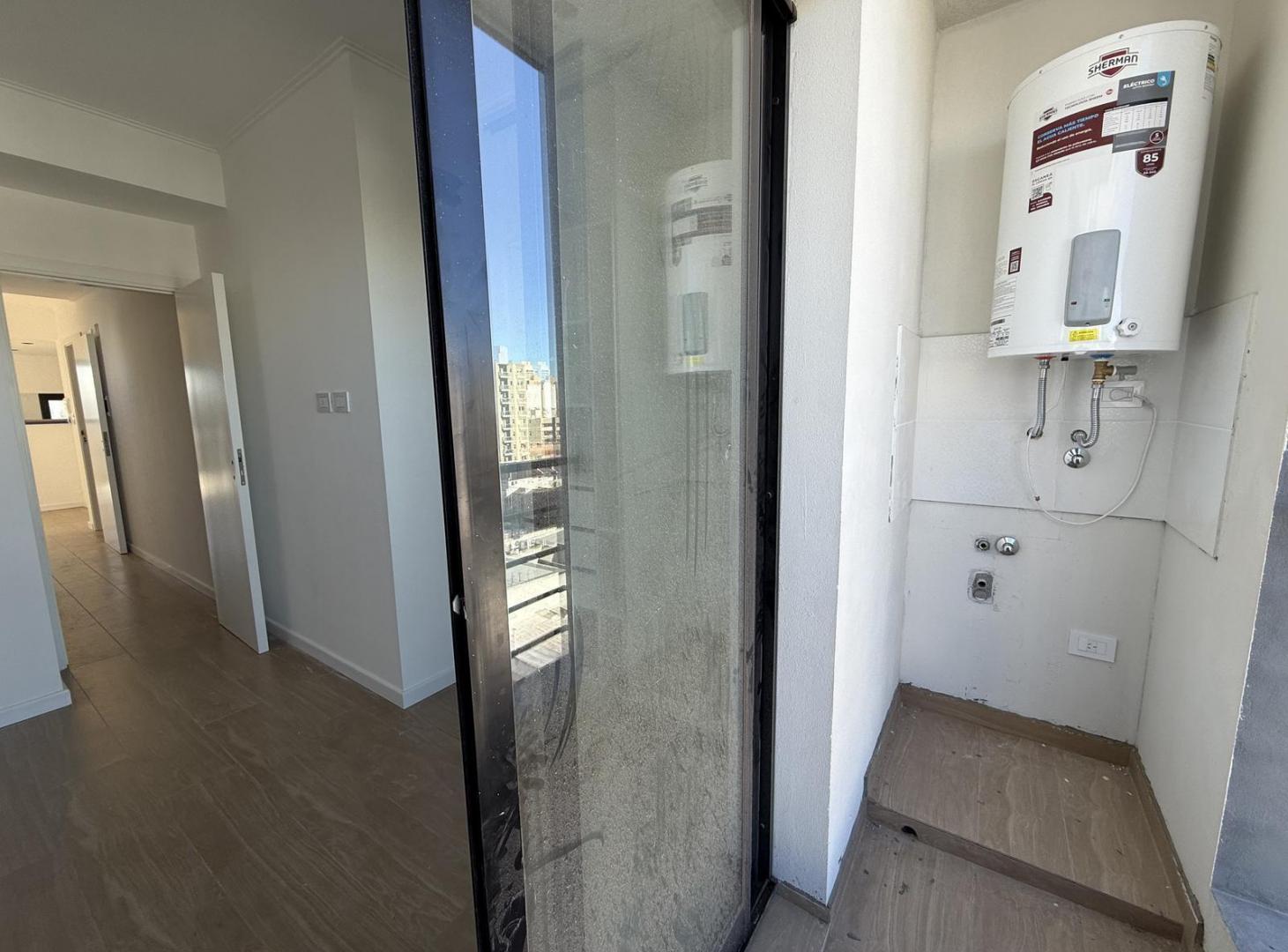 Foto de Departamento de un dormitorio con cochera en alquiler en La Plata, imagen 3