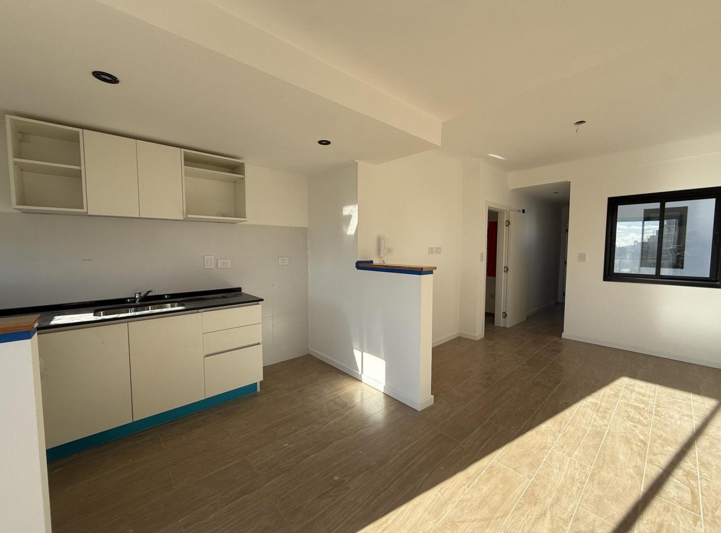 Foto de Departamento de un dormitorio con cochera en alquiler en La Plata, imagen 2