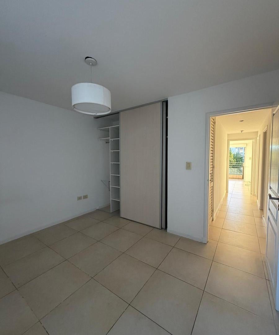 Foto de Departamento de categoría de 3 dormitorios en venta y alquiler en Zona, imagen 1