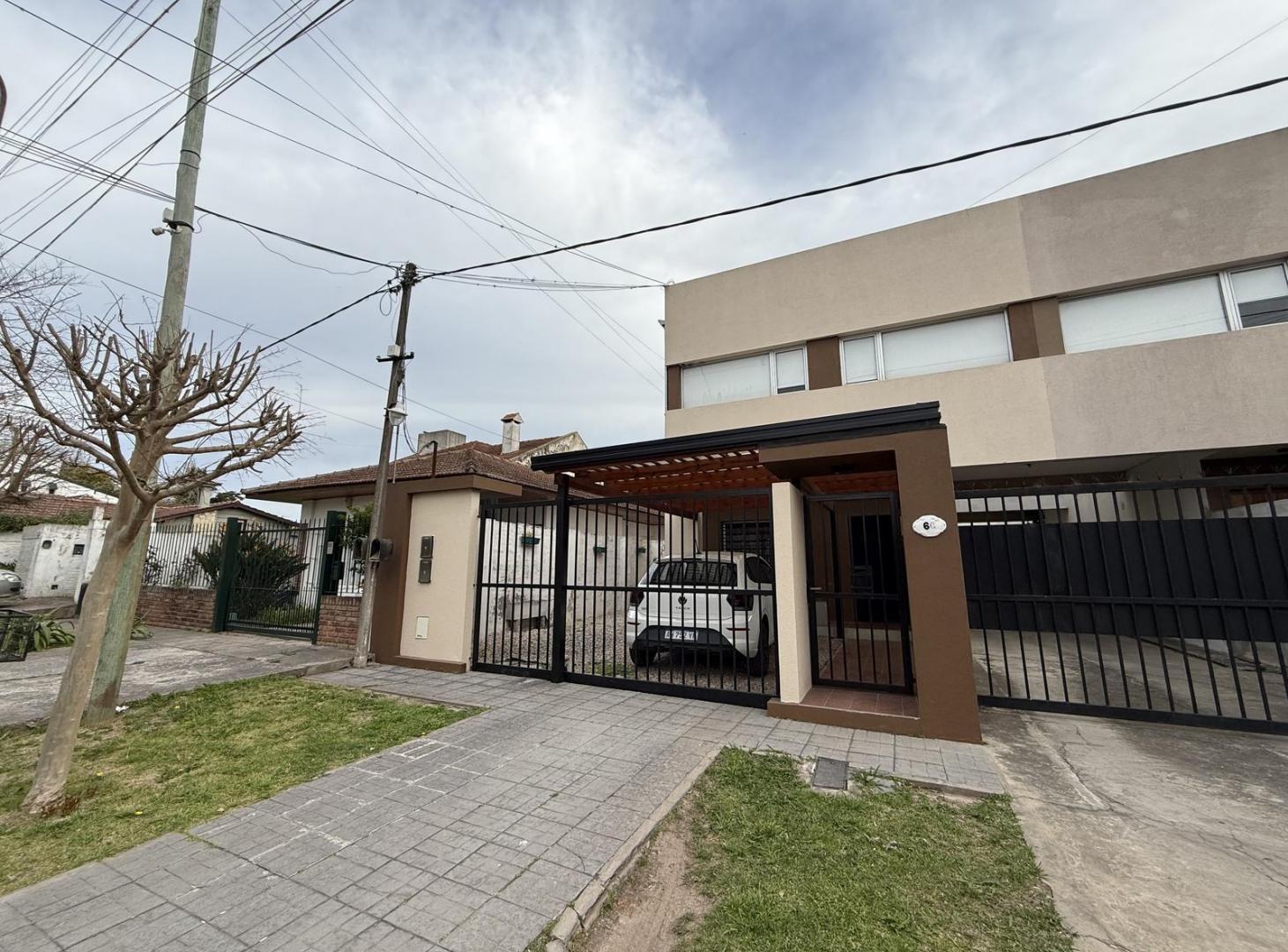 Foto de Casa en PH de 4 dormitorios en venta en City Bell, imagen 1