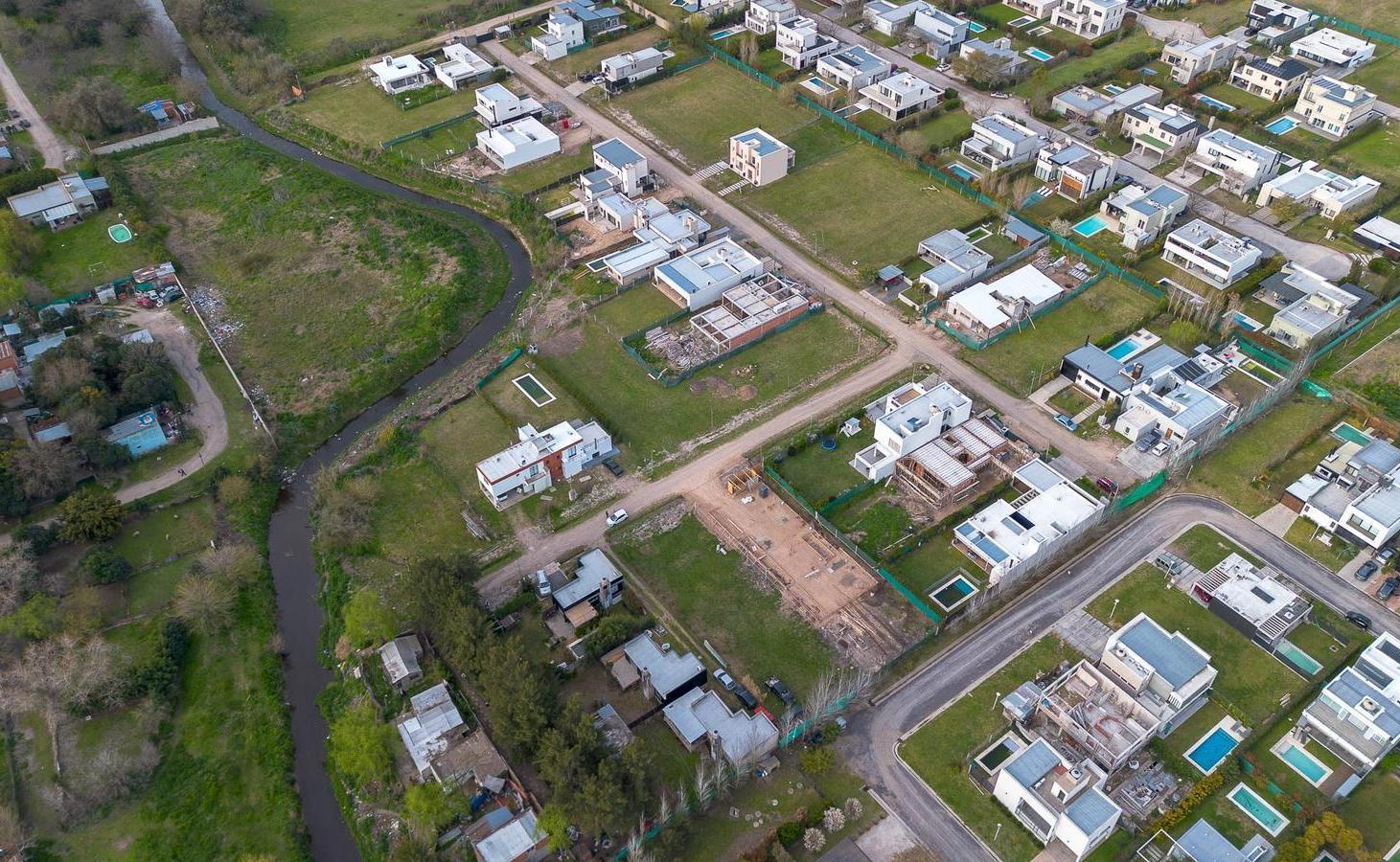 Foto de Terreno en venta en Barrio Cerrado en City Bell, imagen 1