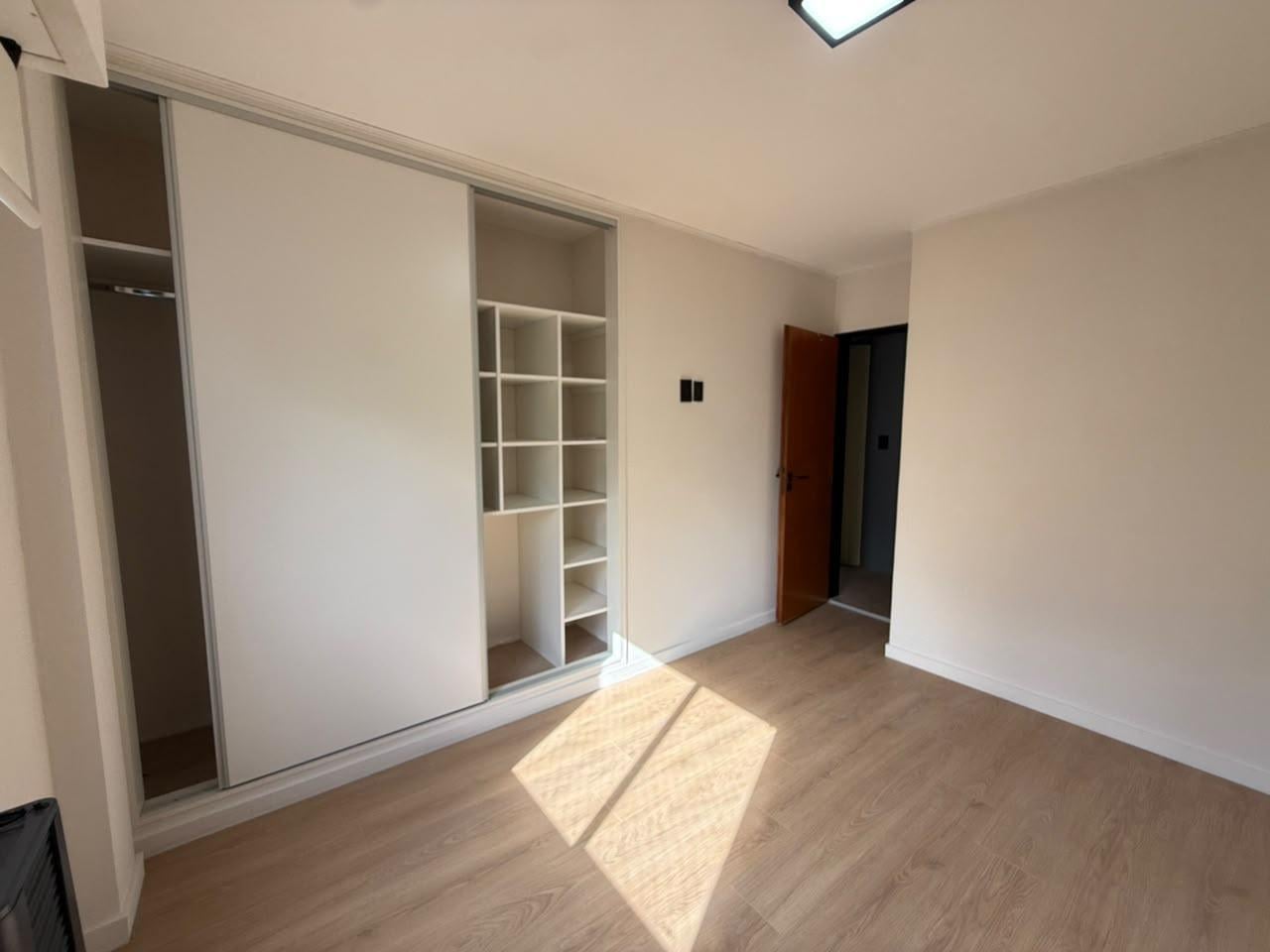 Foto de Departamento semipiso de un dormitorio en venta en La Plata, imagen 1