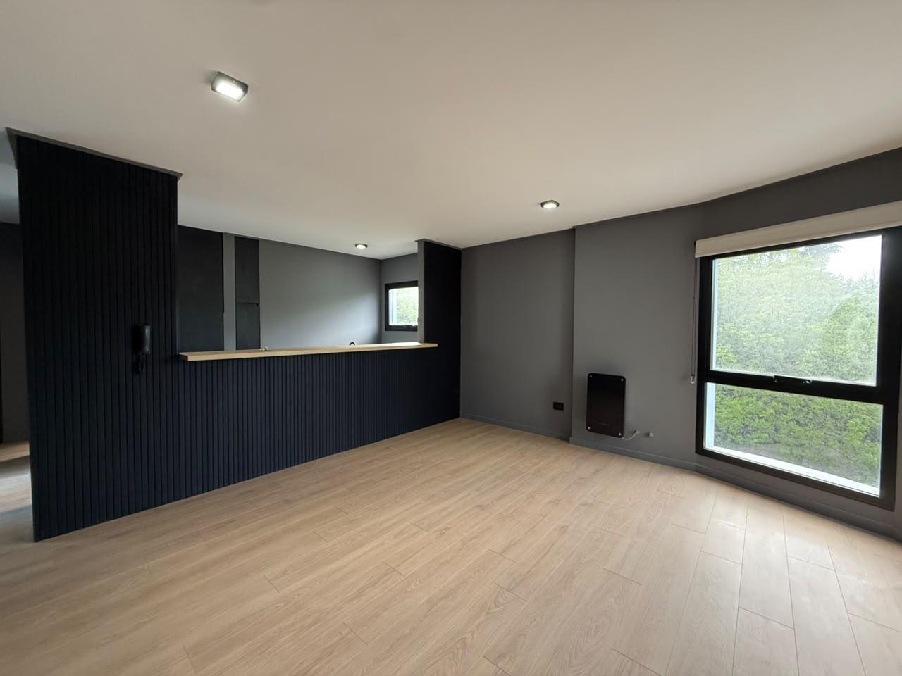 Foto de Departamento semipiso de un dormitorio en venta en La Plata, imagen 2