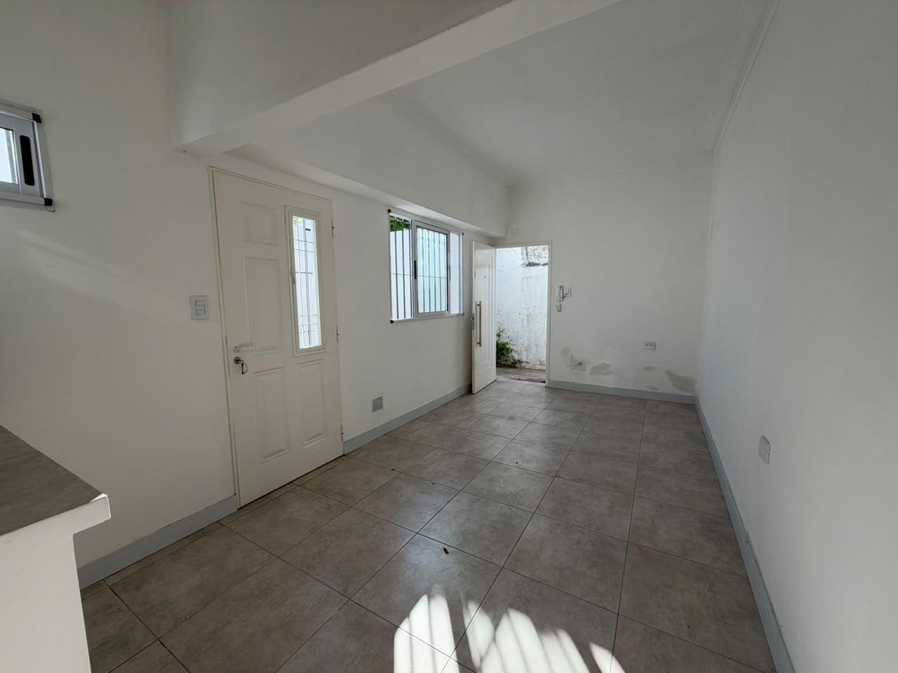 Foto de PH de un dormitorio en venta en Los Hornos, imagen 4