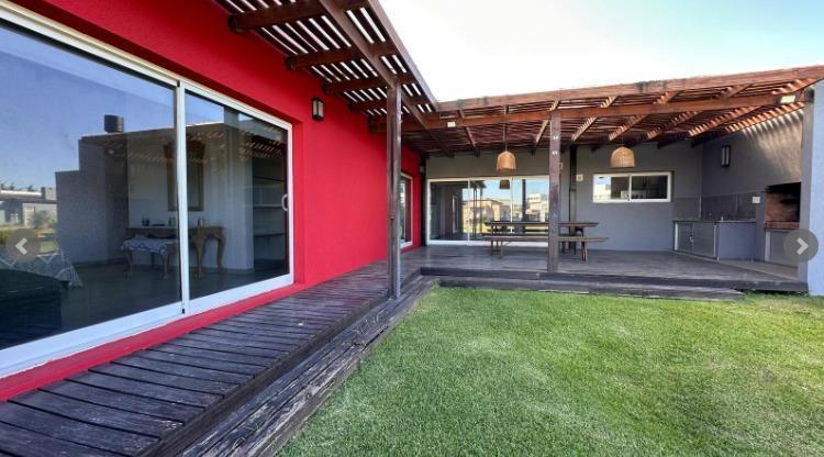 Casa en Costa Esmeralda Barrio Deportiva 5
