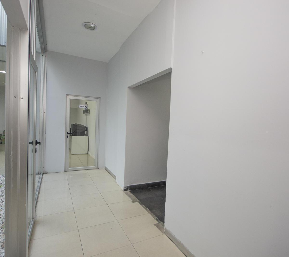 Venta Oficinas Modernas con Depósito y Cocheras 3