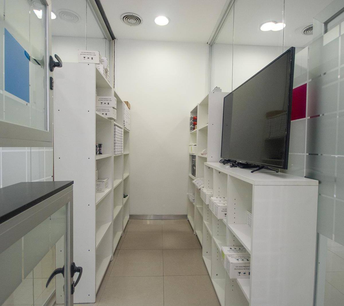 Venta Oficinas Modernas con Depósito y Cocheras 2
