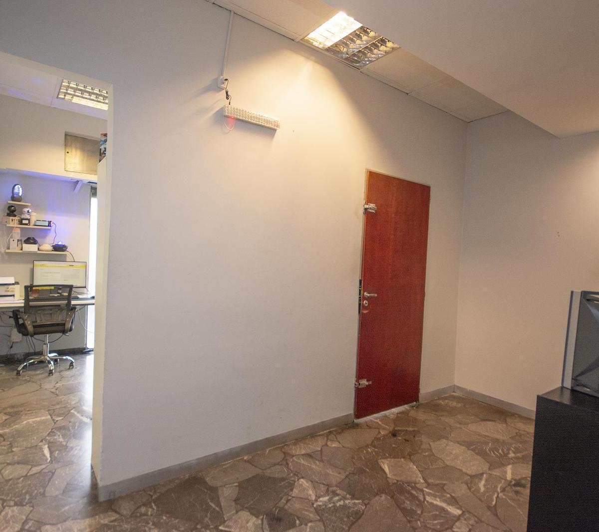 Venta Oficinas Modernas con Depósito y Cocheras 1