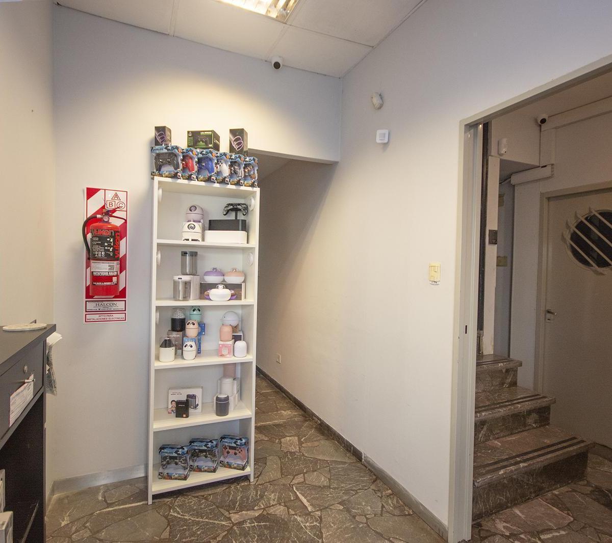 Venta Oficinas Modernas con Depósito y Cocheras 3