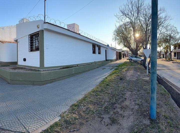 CASA ESQUINA DUEÑO ALQUILA 2
