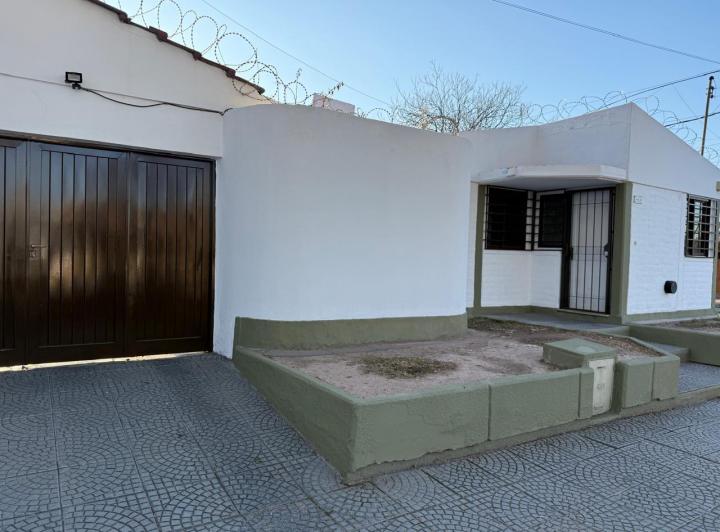 CASA ESQUINA DUEÑO ALQUILA 3