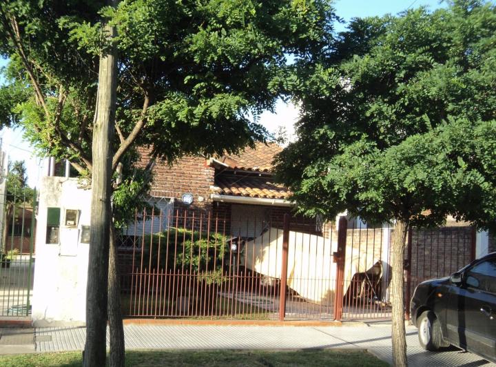 ALQUILO CHALET CLASICO C/JARDIN - COCHERA - FONDITO - DEPEND SERVICIO 4