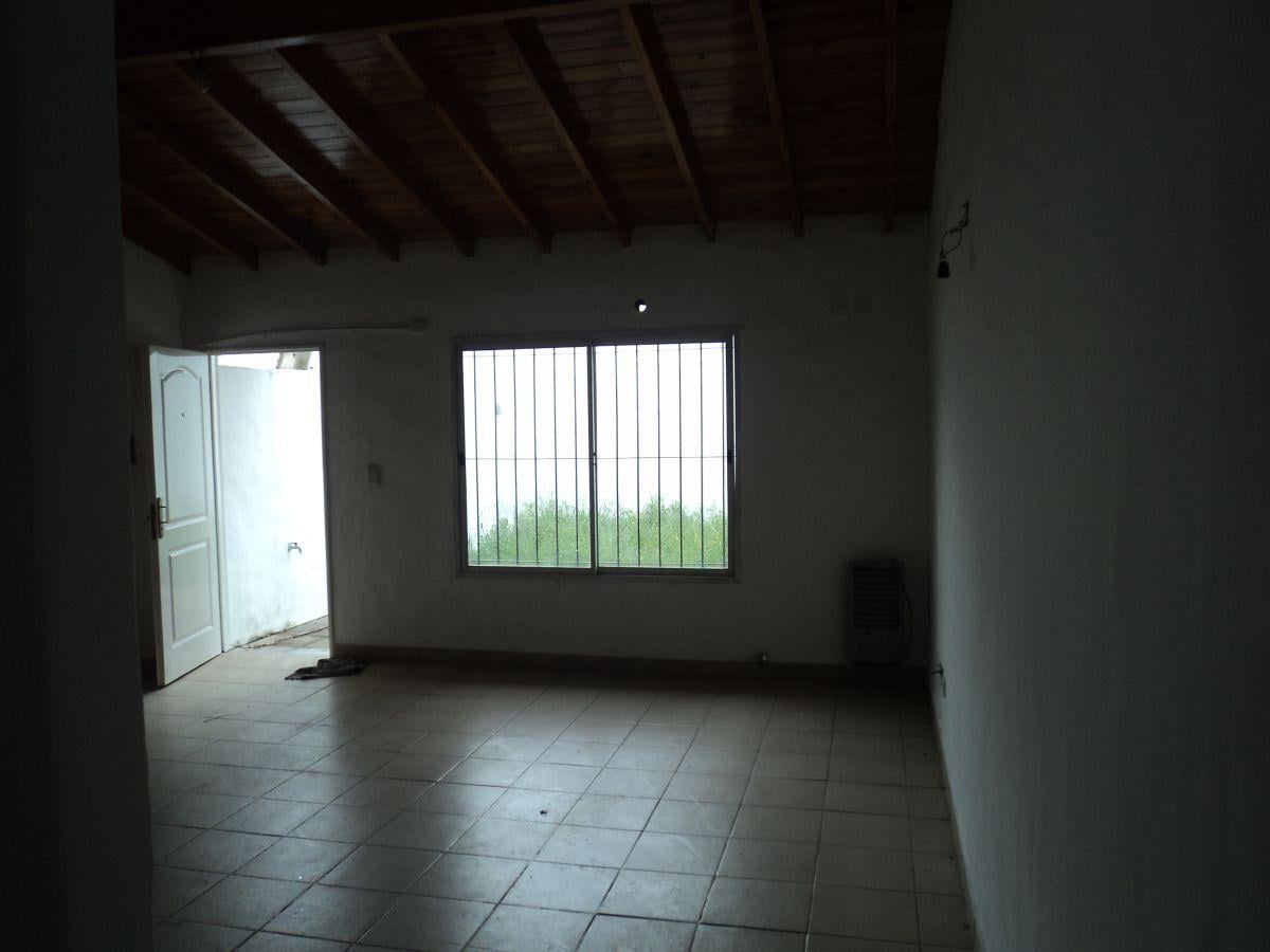 Foto de Alquiler CHALET en PH con 1 dormitorio con fondo libre en Ituzaingó, imagen 1