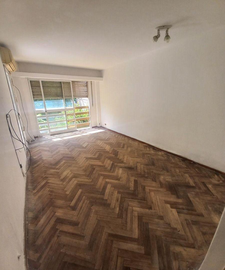 VENTA. - Sarmiento 400. Piso exclusivo. 2/3 Dormitorios. Patio
