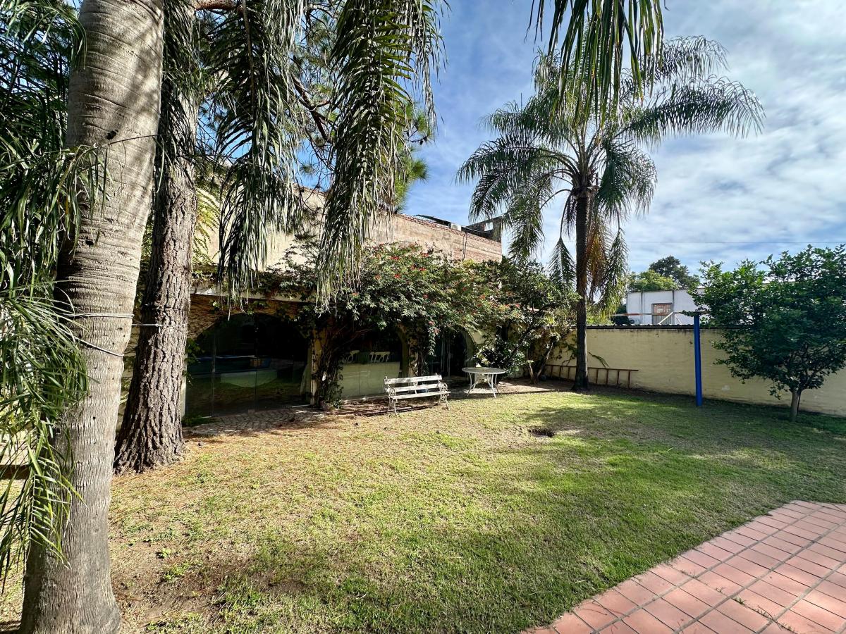 Se Vende Casa en Arguello con Local Comercial – a m de Av Recta Martinolli 5