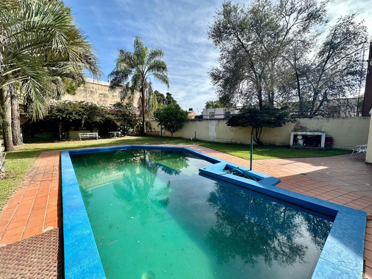 Se Vende Casa en Arguello con Local Comercial – a m de Av Recta Martinolli 2