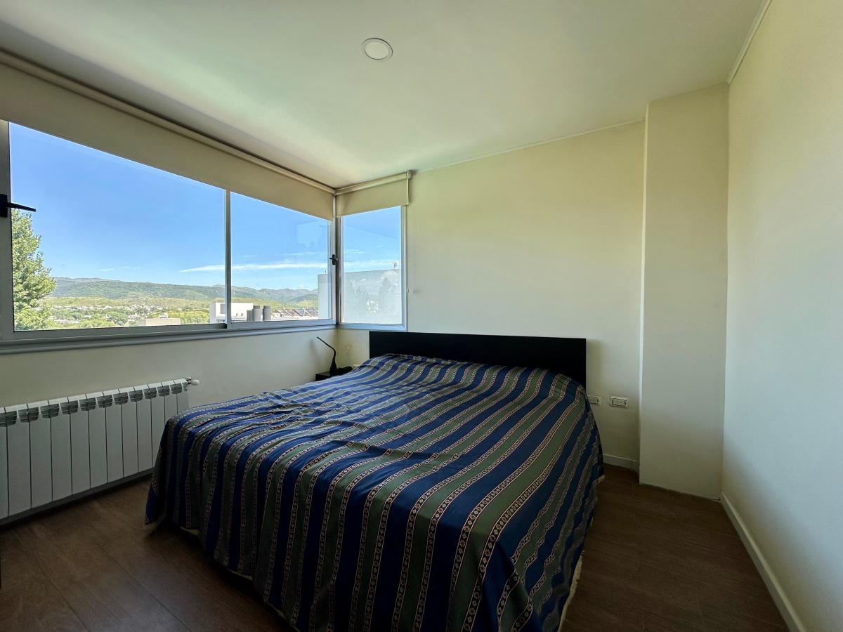 Exclusiva Casa Moderna en La Cuesta – 400 m² en Lote Plano con Pileta Volada 2