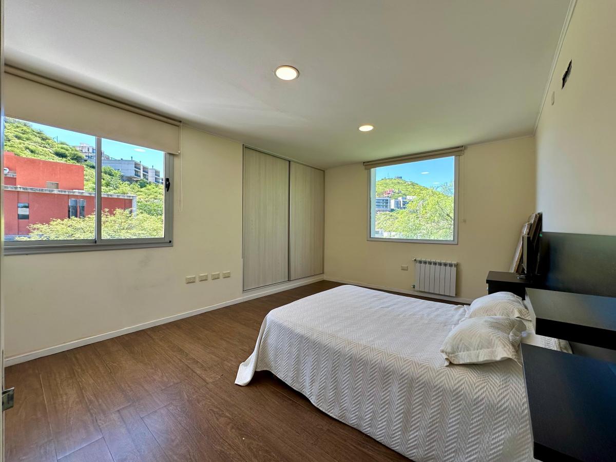 Exclusiva Casa Moderna en La Cuesta – 400 m² en Lote Plano con Pileta Volada 1