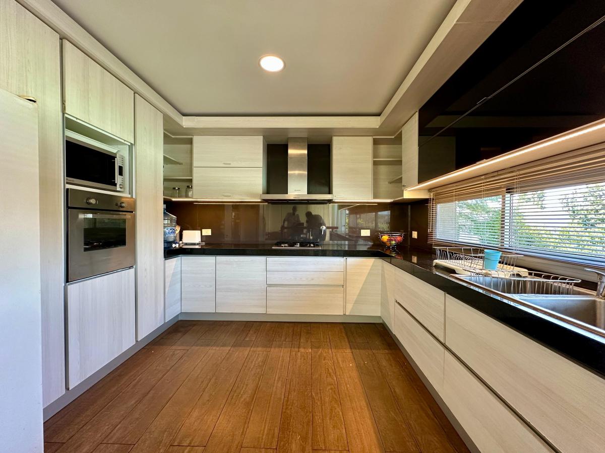 Exclusiva Casa Moderna en La Cuesta – 400 m² en Lote Plano con Pileta Volada 5